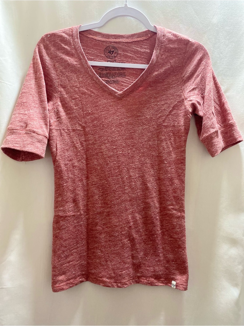 '47 Women's Solid Logo V-Neck Short Sleeve Knit T-Shirt Medium #sporty #casual